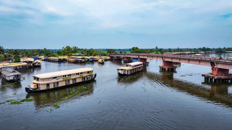Kerala Holiday Tour – Munnar, Thekkady & Alappuzha